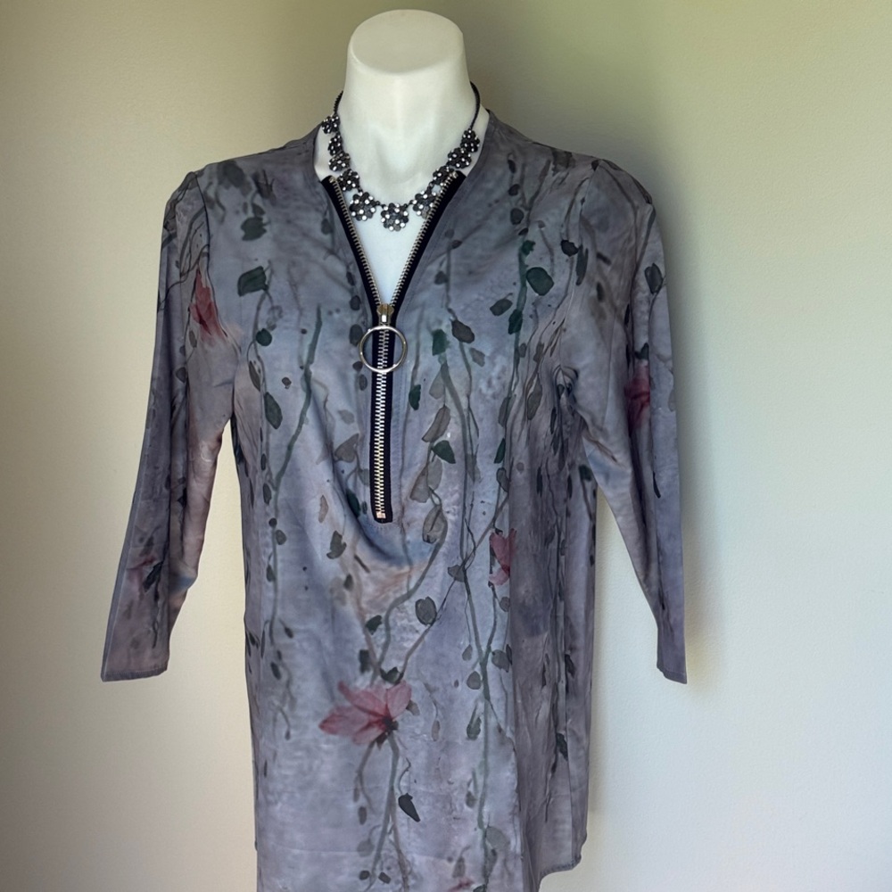 NWT, Gray Floral Zip-Front Tunic Top